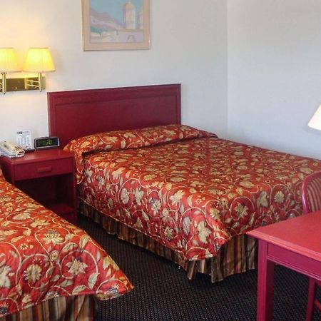 Golden Wheat Budget Host Inn Junction City Extérieur photo