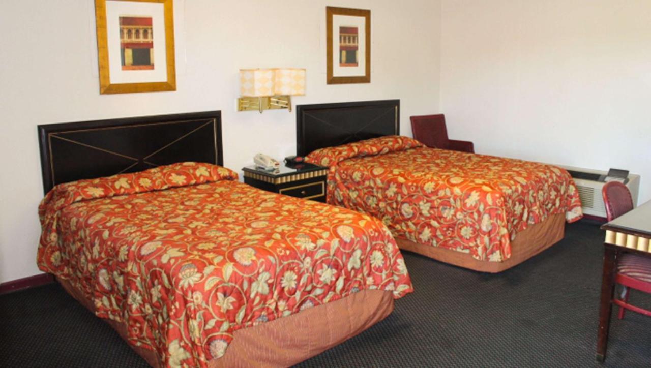 Golden Wheat Budget Host Inn Junction City Extérieur photo